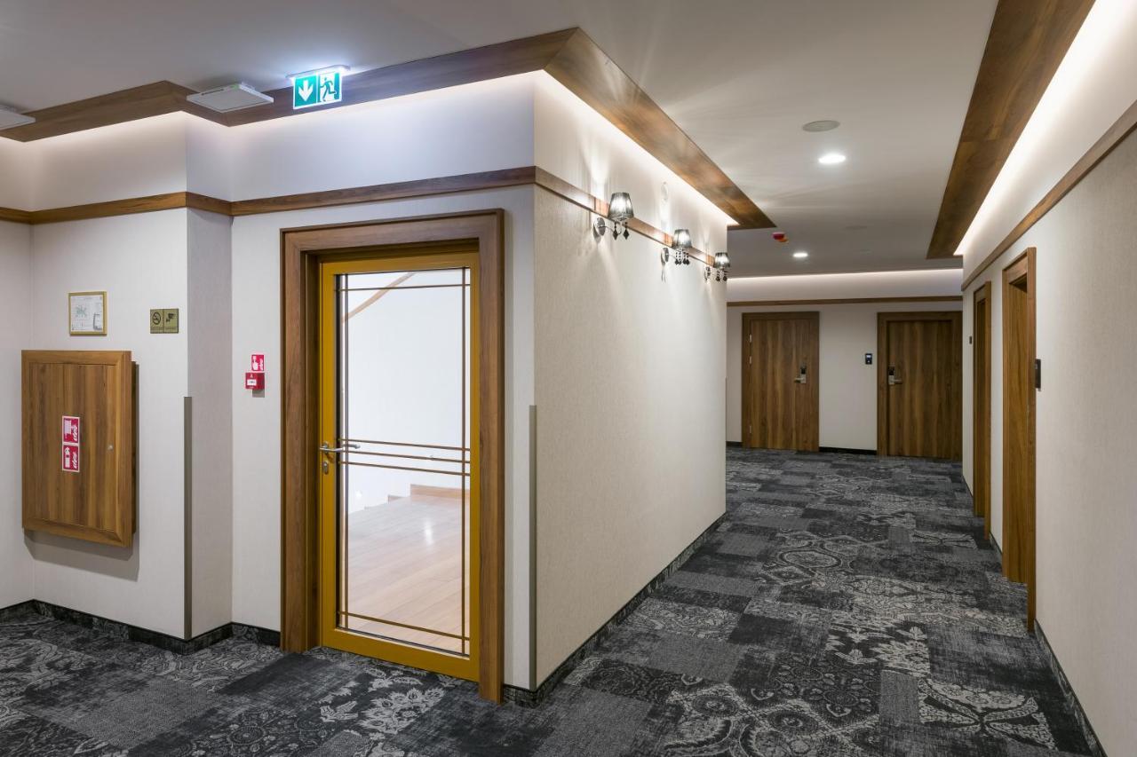 Sky Hotel كراكوفيا المظهر الخارجي الصورة