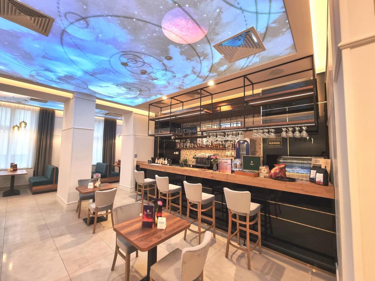 Sky Hotel كراكوفيا المظهر الخارجي الصورة
