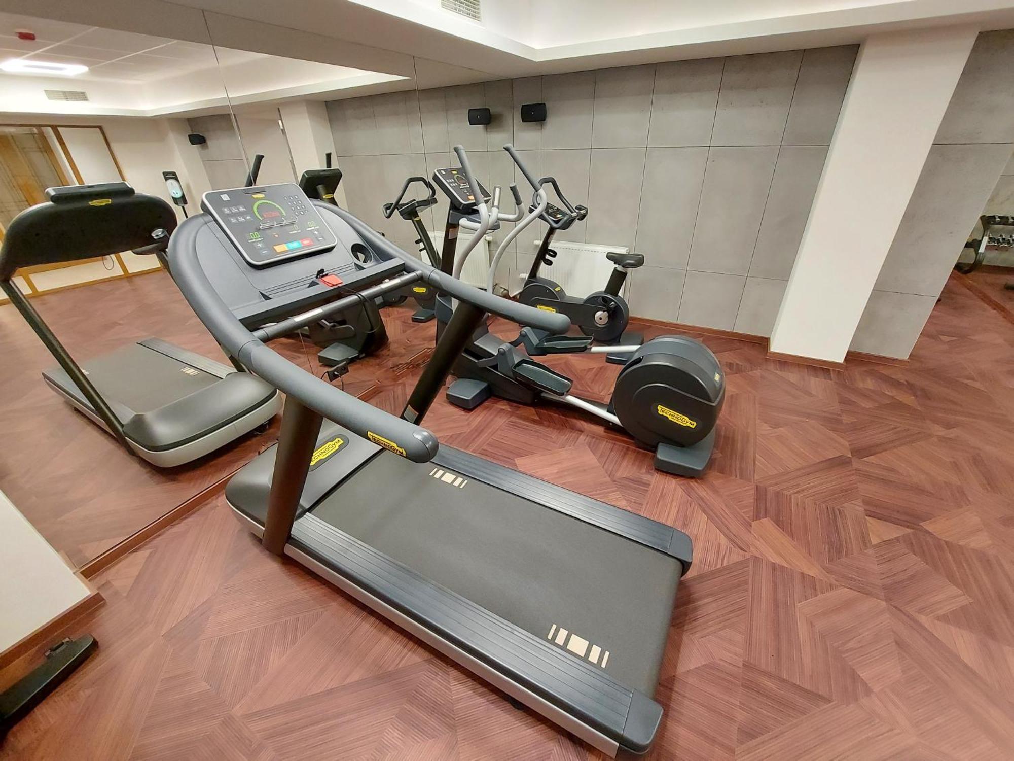 Sky Hotel كراكوفيا المظهر الخارجي الصورة